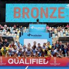 Les jugadores d’Espanya, ahir al podi després de conquerir la medalla de bronze a l’Europeu. - EFE