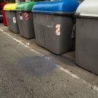 Restes de l’incendi que va tenir lloc dissabte a la nit a l’avinguda de Madrid de Lleida. - PAU PASCUAL PRAT