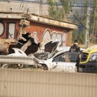 Estat en què va quedar el vehicle després de xocar contra un transformador de llum al Pla de Vilanoveta. - PAU PASCUAL PRAT