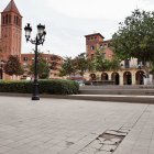 Rajoles trencades en ple centre de Mollerussa. - J.GÓMEZ