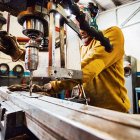 Una persona treballant al taller. - CIRE