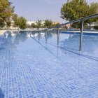 La Paeria va tancar les piscines de Balàfia el dia 19 després de detectar excrements a l’aigua. - JORDI ECHEVARRIA