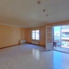 Un piso okupado a la venta en la calle Pi i Margall de Lleida.