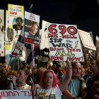 Un moment de la protesta celebrada a Tel-Aviv exigint la tornada dels ostatges. - EFE/EPA/ATEF SAFADI