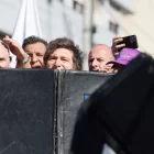 El president argentí, custodiat per la Policia. - EFE