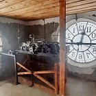 Eth relòtge dera glèisa de Sant Joan, vist des der interior deth campanau.; Array - AJUNTAMENT DE LES