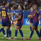 Les jugadores del Barça celebren un dels seus vuit gols.; Triomf nassarita. El Granada va ser l’altre equip que va vèncer, el Llevant (1-2). Els altres dos duels van ser empats a zero. - EFE