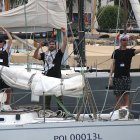 Activistes, en una de les embarcacions de la Global Sumud Flotilla. - ACN