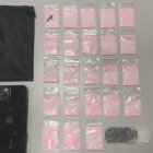 La droga i altres objectes decomissats al detingut. - MOSSOS D’ESQUADRA