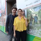 El director Alberto Morais i l’actriu Laia Marull, al costat del cartell de la pel·lícula a Screenbox Lleida. - AMADO FORROLLA