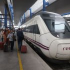 Imatge d’arxiu d’un tren Avant a Lleida. - AMADO FORROLLA