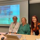 Els doctors lleidatans Ferran Barbé i Jessica González, ahir amb Claudia Henschke (al centre). - ICS