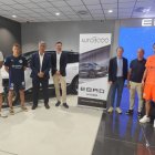 L’Atlètic Lleida va presentar ahir les noves equipacions a la seu del seu patrocinador principal. - JCMC