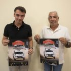 Joan Anton Grustan i Dani Mayan amb el cartell d’aquesta edició. - VÍCTOR CUERVO