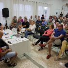 Veïns de l’Horta es van reunir la setmana passada per discutir la seua estratègia contra el projecte. - AMADO FORROLLA