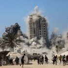 Israel bombardeja un edifici residencial a Gaza. - EUROPA PRESS