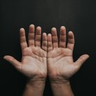 Las manos cumplen un rol fundamental en la comunicación no verbal
