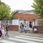 Professors i famílies de l’escola Ramon Estadella reclamen recuperar la integradora social. - CARMINA MARSIÑACH