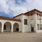 L’antic edifici del col·legi d’Almenar que acollirà un museu sobre l’escola de la República. - AMADO FORROLLA