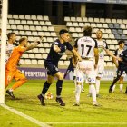 Carlos Mas celebra l’únic gol del partit que va donar la victòria i la classificació a l’Atlètic Lleida. - INGRID SEGURA