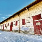Exterior de l’edifici, destinat inicialment a emmagatzemar farratges.