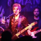 Ramoncín, en un concert a la sala Manolita de Lleida, el 2023.