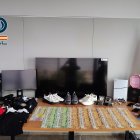 Diners en metàl·lic i altres objectes interceptats per la Policia Nacional.