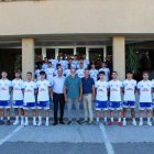 Jugadors del Mollerussa, amb la samarreta que llueixen aquesta temporada, de nou amb Prefabricats Pujol com a principal patrocinador. - CFJ MOLLERUSSA