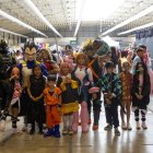 Els ‘cosplayers’ van tornar a ser protagonistes ahir en la segona jornada de la MangaCon de Lleida. - AMADO FORROLLA