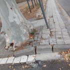 Estat de la vorera al carrer Pare Palau amb Ramon Argilés. - PLATAFORMA DE VEÏNS DE PARDINYES
