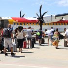 Viatgers el mes de juliol passat a punt per embarcar en un dels trajectes a les Balears des d’Alguaire. - MAGDALENA ALTISENT