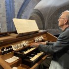 L’organista de la catedral de la Seu, amb l’orgue restaurat. - ACN