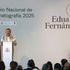 Eduard Fernández rep el Premio Nacional de cinematografia a Sant Sebastià .