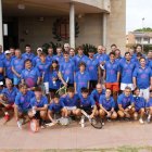 Foto de grup de tots els participants en la vuitena edició del torneig de tenis solidari d’Aremi al CT Lleida.