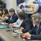 Carles Puigdemont, ahir reunit amb la cúpula de Junts a Waterloo. - EFE/DANI ROVIROSA