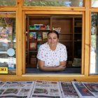 Cristina Pérez és la nova propietària del quiosc de premsa del parc del Terrall. - MAGDALENA ALTISENT