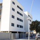 Una vista del nou bloc de pisos de lloguer social al barri dels Mangraners.