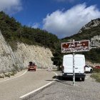 Vehicles d’emergències al centre de comandament dels Bombers al coll de Bóixols. - ACN