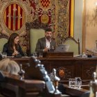 El tinent d’alcalde Carlos Enjuanes va presidir el ple després de la marxa de Larrosa, Iglesias i Quiñónez. - PAU PASCUAL
