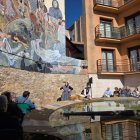 Un dels ‘Monòlegs creuats’ teatralitzats celebrats ahir a la plaça Capdevila de Tremp. - A. TREMP