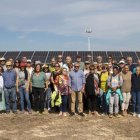 Foto de grup dels participants en la inauguració de la planta de Som Energia. - LAIA PEDRÓS
