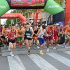 Moment en què els participants surten de l’onzena edició de la prova atlètica.