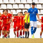 Joan Rusiñol, decebut després de rebre el segon gol visitant, marcat de penal en la primera jugada del segon temps. - PAU PASCUAL PRAT