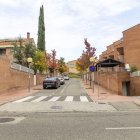 Vista del carrer Enric Crous, a Vila Montcada. - JORDI ECHEVARRIA