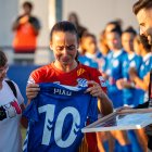 Pixu, visiblement emocionada amb la seua mare, va ser homenatjada en la prèvia del partit.