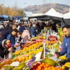 Imatge d’arxiu del mercat dominical de Torrefarrera. - GERARD HOYAS