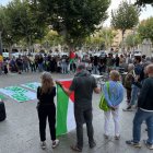 A l’esquerra, la concentració davant la Paeria de Balaguer. A la dreta, la manifestació a la plaça Major de Tàrrega. - PREMSA PAERIA BALAGUER