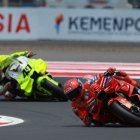 Marc Márquez, rodant ahir al circuit de Mandalika. - EFE