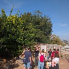 Un grup de visitants durant la jornada d’ahir a la Granja Pifarré. - MAS BLANCH I JOVÉ