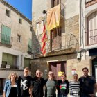 Pere Pedrol, amb la vara d’alcalde, i l’equip de govern municipal de Camarasa. - AJUNTAMENT DE CAMARASA